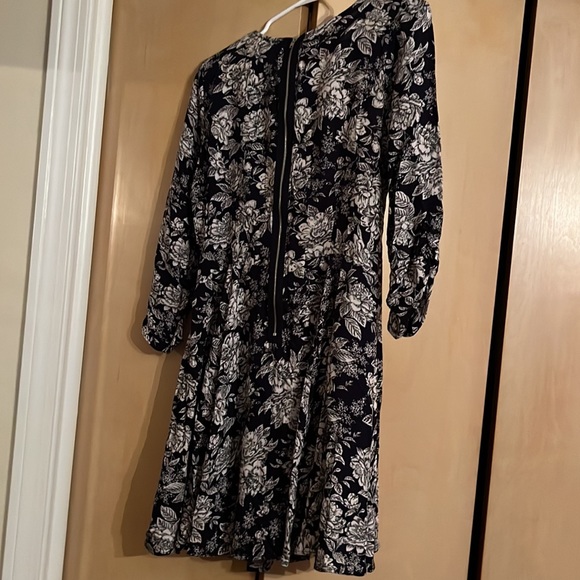 Esley Navy Blue and White Floral Dress - Picture 2 of 2